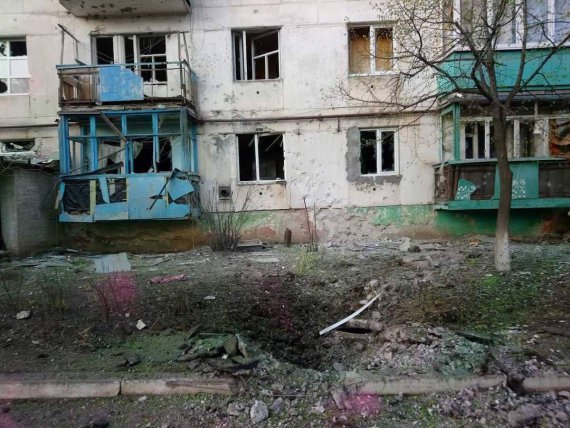 Российские захватчики 23 апреля обстреляли центр города Золотое Северодонецкого района Луганской области