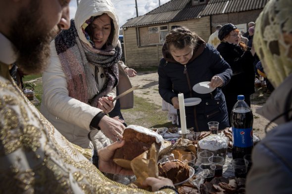 Пасхальный обед в греко-католической церкви в Чернигове 