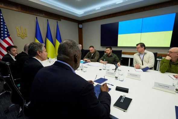 В воскресенье в Киеве состоялась встреча госсекретаря Блинкена и министра обороны Остина с президентом Владимиром Зеленским 