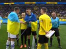 Гравці "Динамо" та "Боруссії" перед благодійним матчем