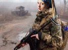 Французская художница добавляет всемирно известные образы на фото с войны в Украине