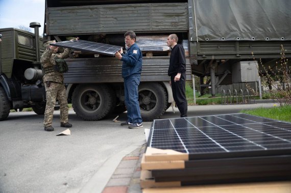 Ілон Маск передав Україні станції Tesla Powerwall