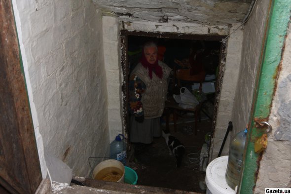 У старому підвалі Галина Рубанка жила з родичами. Там перебувало одночасно 12 людей 