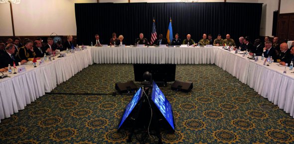 26 квітня на авіабазі військово-повітряних сил США ”Рамштайн” у Німеччині відбулася зустріч міжнародної групи з підтримки України за участю міністрів оборони понад 40 країн. Щомісяця збиратимуться для обговорення потреб нашої держави