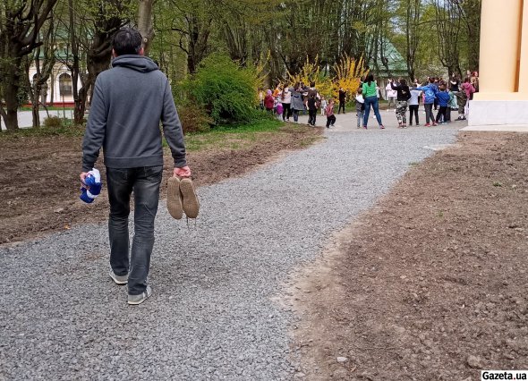 Більшість людей виїжджали з-під обстрілів у холодний сезон і зараз шукають легший одяг і взуття