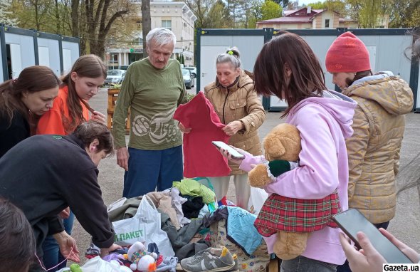 В модульном городке живут переселенцы из всех областей Украины, охваченных ныне российской агрессией. Многие убегали от войны без вещей – в одном комплекте одежды