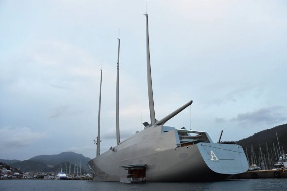 Яхта, принадлежащая российскому миллиардеру Андрею Мельниченко в Турции в 2017 году 