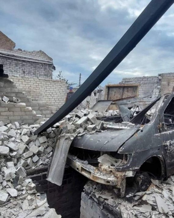 Ворожі снаряди потрапили в одну з останніх АЗС на Луганщині