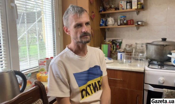 Волонтер Геннадій Порохня возить до Охтирки ліки та продукти. Йому допомагає харківська сім'я Палагіних