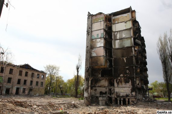 Російські військові окупували Бородянку з перших днів повномасштабної війни Росії проти України. Наступали з території Білорусі та намагалися захопити Київ. Через те, що захисники їх не пропускали, росіяни обстрілювали житлові будинки у селищі