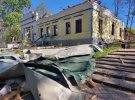 Російські військові знищили музей Григорія Сковороди у  Сковородинівці на Харківщині.  Отримав поранення 35-річний син директора музею, який залишився на ніч охороняти приміщення 