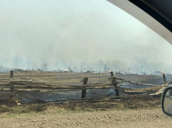 В Красноярском крае РФ крупные лесные пожары, одна деревня сгорела полностью