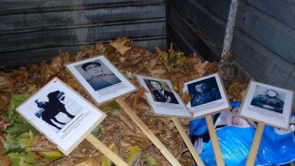 Портрети невідомих російських солдатів валялися в смітниках