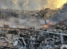 Последствия бомбардировки школы, в которой скрывались люди