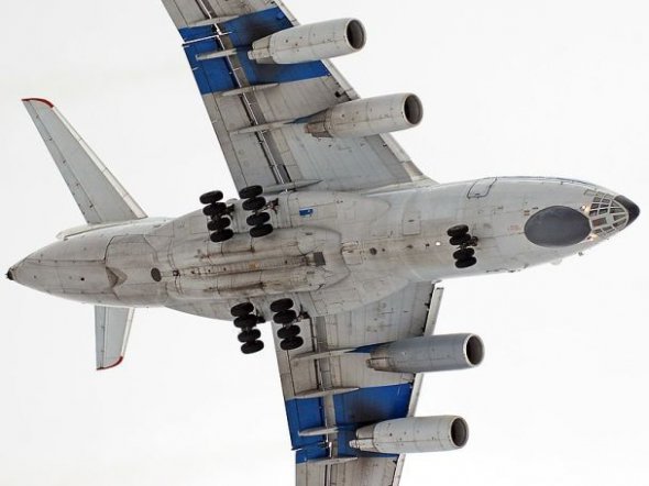 Десантный самолет ИЛ-76