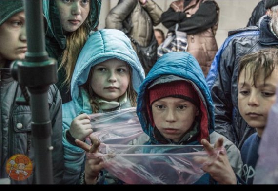 Маріуполь 9 травня. Показали обличчя дітей, які понад місяць знаходяться під владою РФ