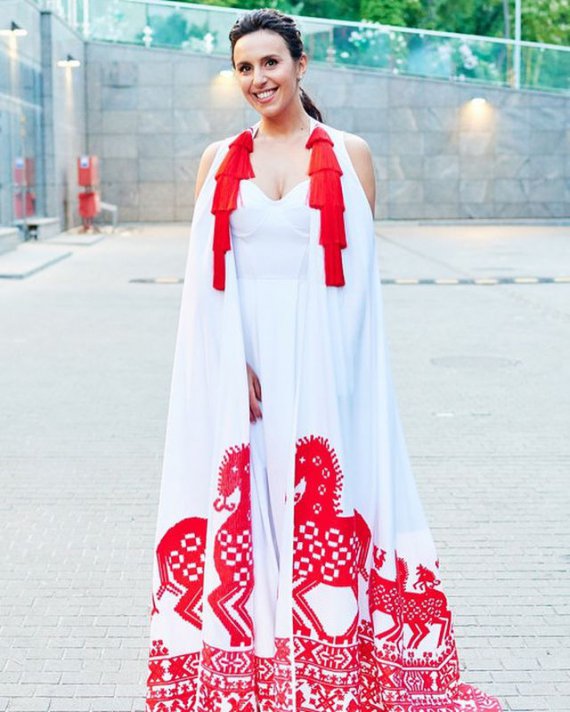 Виконавиця Джамала вирішила продати сукню, в якій відкривала Євробачення-2017 у Києві