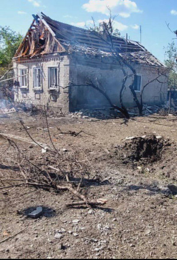 11 мая оккупанты ударили ракетами по поселку Камышеваха.