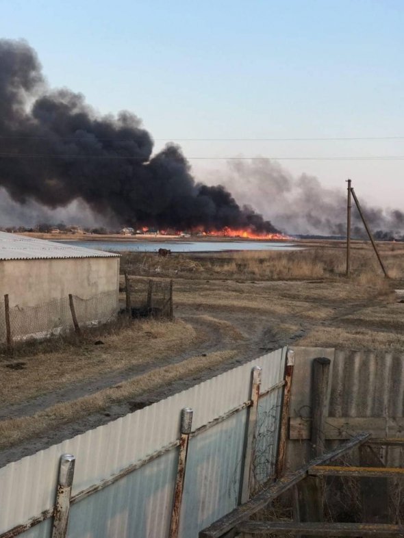 На Кинбурне продолжаются пожары