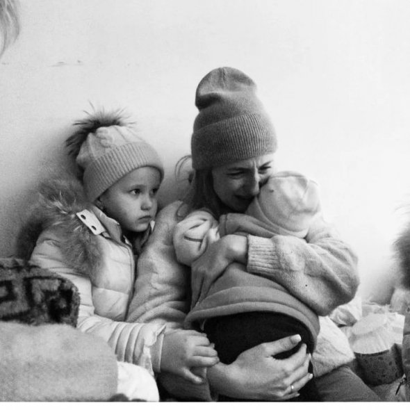 Ольга Берез Ольга Березка разом із трьома дітьми провела 21 день у блокадному Маріуполі.