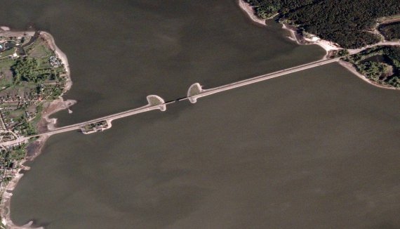 Супутникові знімки підірваних мостів у Харківській області