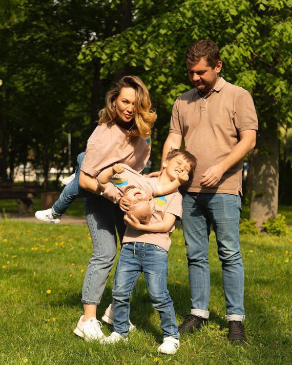 Акторка Анна Саліванчук з двома дітьми і чоловіком мають традицію - щороку проводити разом Святвечір