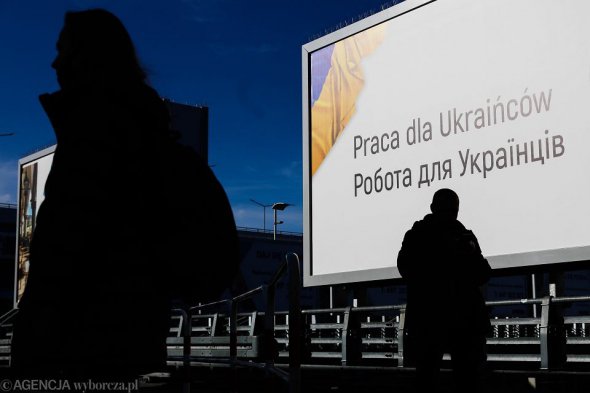 За границу после начала войны выехало 5,6 миллиона украинцев. Из них в Польшу попало более трех миллионов. Средняя заработная плата там 00. Фото: Jakub Porzycki / Agencja Wyborcza.pl