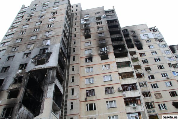 Многоэтажки Северной Салтовки больше всего пострадали. Снаряды оккупантов неоднократно попадали при обстреле в жилые дома спального района