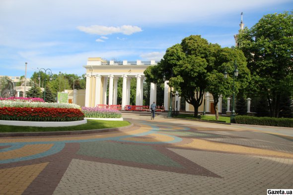 Вхід до паркі ім. Горького перекритий