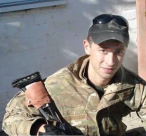 Кирило Верес має три вищі освіти. Працював фінансистом, був підприємцем. Воювати пішов 2014 року