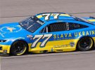 В гонке серии NASCAR принял участие автомобиль с надписью "Slava Ukraini"