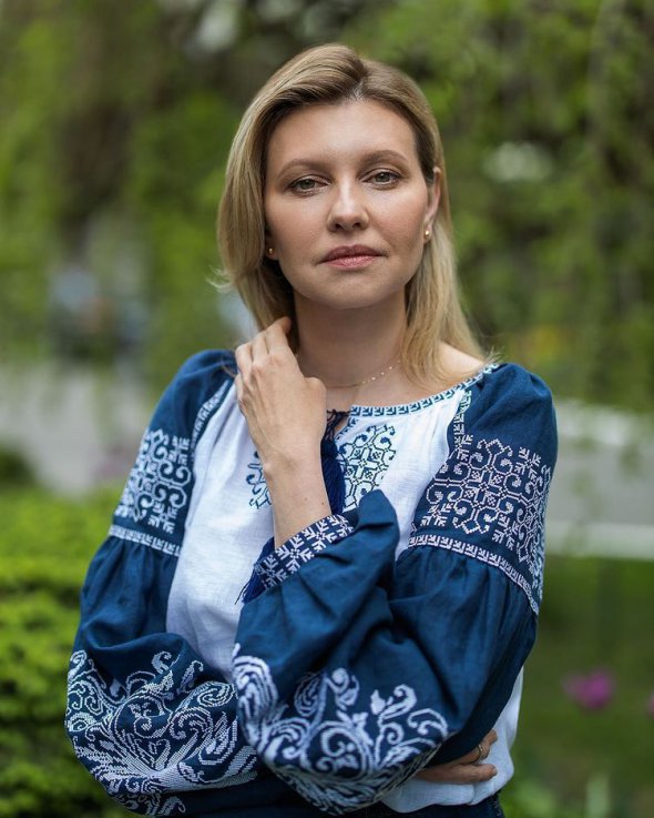 Дружина президента Володимира Зеленського Олена показала святкове фото у День вишиванки