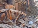 Росіяни вивезли тіла людей, які загинули у драмтеатрі і влаштували там екскурсію. Фото: Скріншот