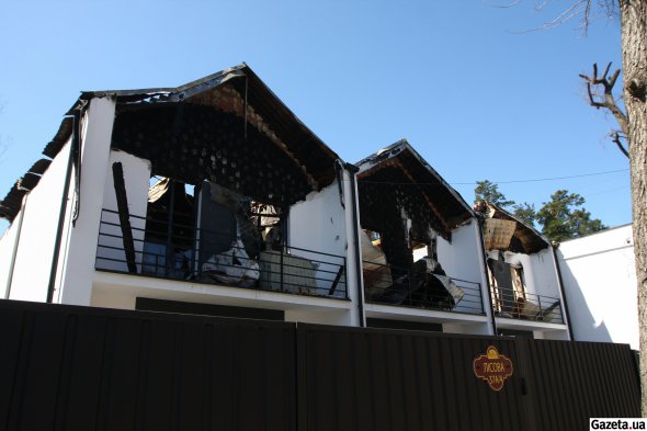 Разрушенные коттеджные дома в Ворзеле. В большинство из них еще не успели даже заселиться люди