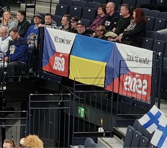 IIHF запретила вывешивать флаги Украины на чемпионате мира по хоккею