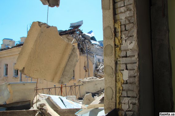 Харківська ОДА чатково зруйнована після того, як ранком 1 березня росіяни завдали по будівлі ракетного удару