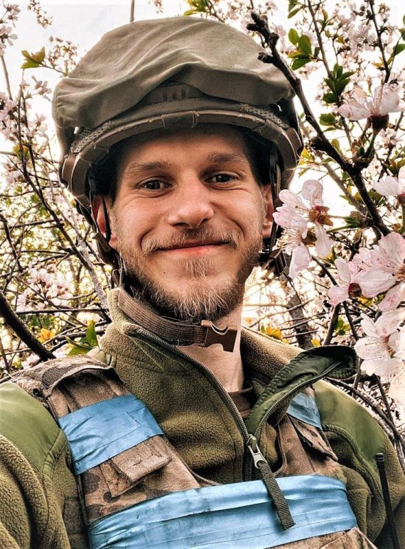 Боєць "Азову" Дмитро Козацький зараз перебуває у полоні в росіян.