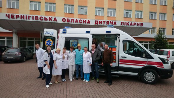 Компанія Ferrexpo  придбала для Чернігівської обласної дитячої лікарні реанімобіль Ford Transit вартістю понад 2,1 млн грн. Автомобіль призначений для перевезення дітей старших 10 років і укомплектований усім необхідним. Фото: пресслужби компанії