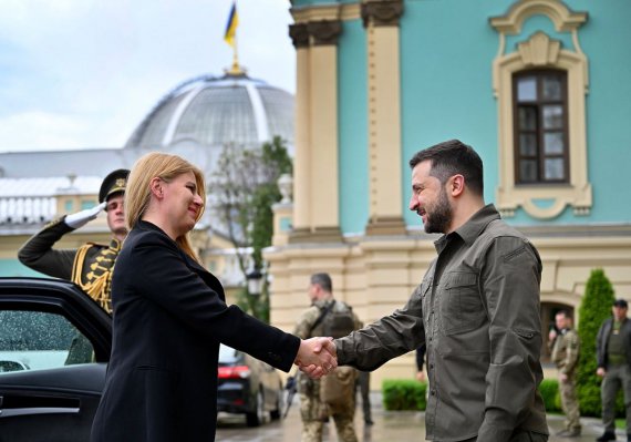 Президент Украины Владимир Зеленский встретился в Киеве с президентом Словакии Зузаной Чапутовой.