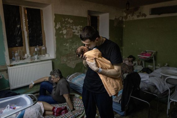 С начала полномасштабного вторжения России по состоянию на 31 мая в Украине пострадали более 689 детей.