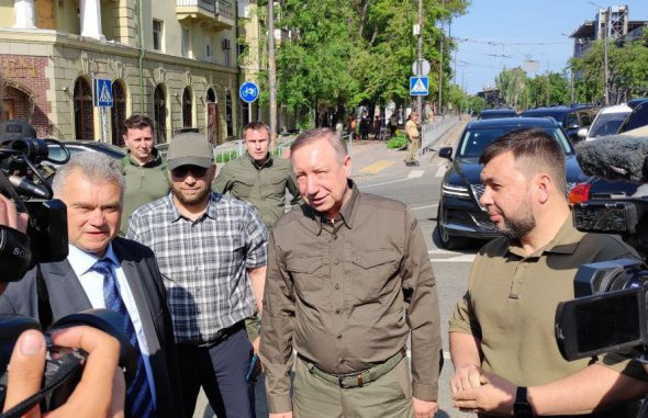Губернатору Санкт-Петербурга оккупанты проводят экскурсию о разрушенном Драмтеатре