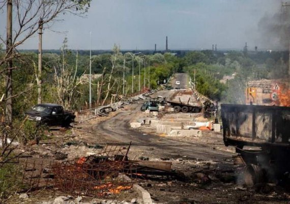 Росіяни пошкодили склад із метанолом, в Лисичанську влучили в лікарню