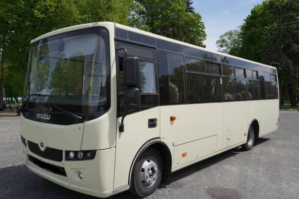 Компания Ferrexpo приобрела новый автобус АТАМАН А092Н6 стоимостью более 2,5 млн. грн для нужд жителей города Тростянец Сумской области. Более 30 дней населённый пункт находился в оккупации российских войск. Фото: прессслужба Ferrexpo