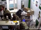 В Буче россияне воровали вещи людей