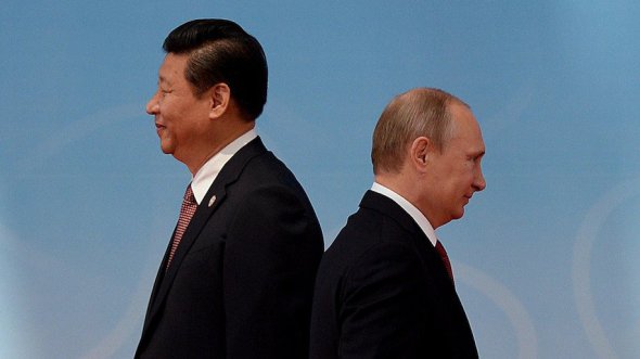 Глава Китаю Сі Цзіньпін та Путін у Шанхаї 21 травня 2014 року 