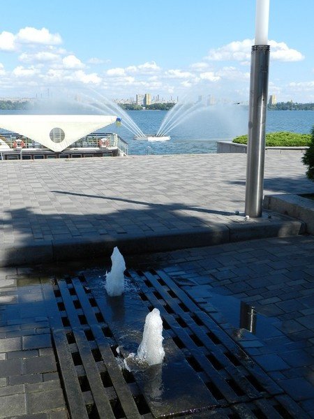 Унікальний фонтан відкрили в Дніпрі