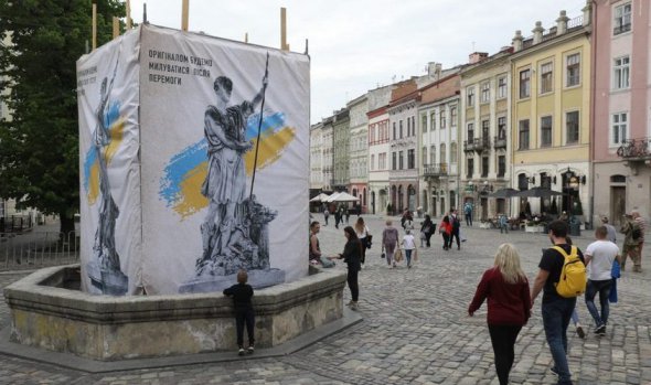 У Львові фонтани захистили укриттям