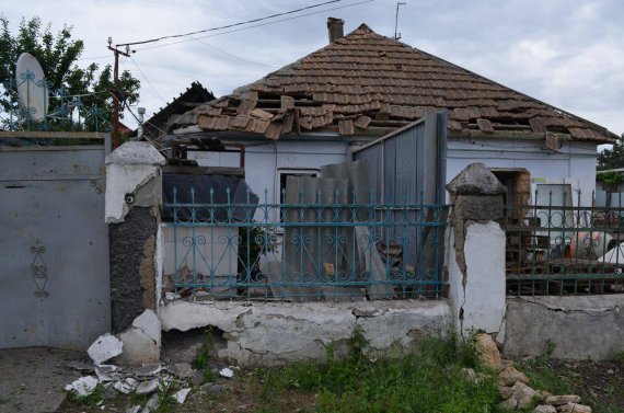 Внаслідок обстрілу Миколаєва пошкоджено дев'ять приватних будинків. Зруйновані переважно вікна, дах та фасад. 