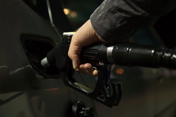 Ціни на паливо в Україні мають стабілізуватися. Але зниження не очікують, спрогнозували у Національному банку України