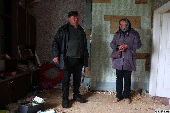У дома Моргунов российские военные сбросили четыре авиабомбы. Здание потерпело разрушения в результате мощной взрывной волны